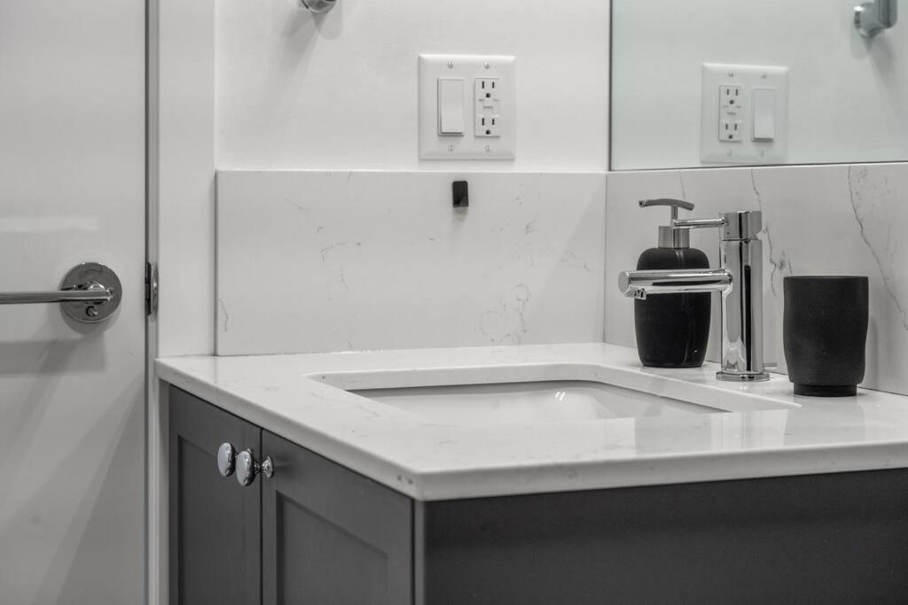 شقة Chic 1Br Kensington Unit W/Parking YYC المظهر الخارجي الصورة